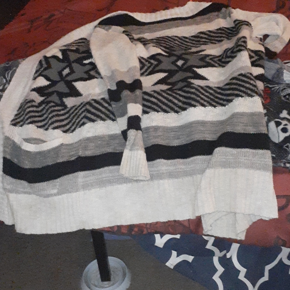 Sweater - Picture 4 of 4